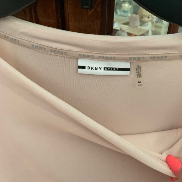 SUPER SOFT DKNY SWEATER 🌸 (NWOT) - Picture 2 of 4